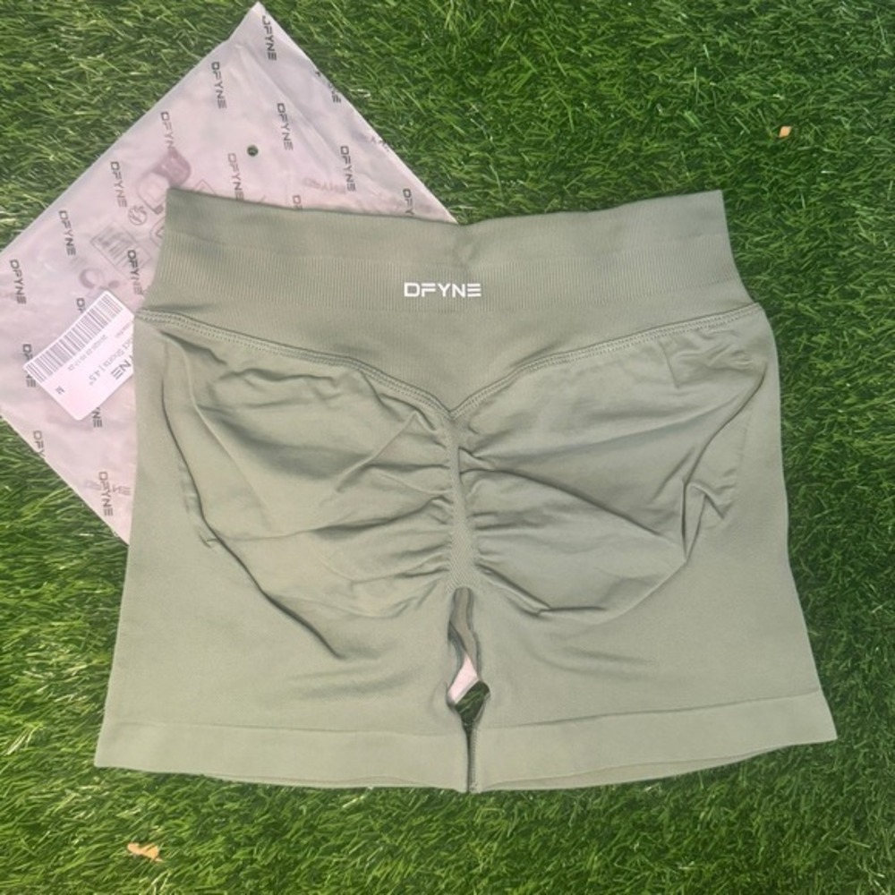 DFYNE Women's Sage Scrunch Seamless Shorts